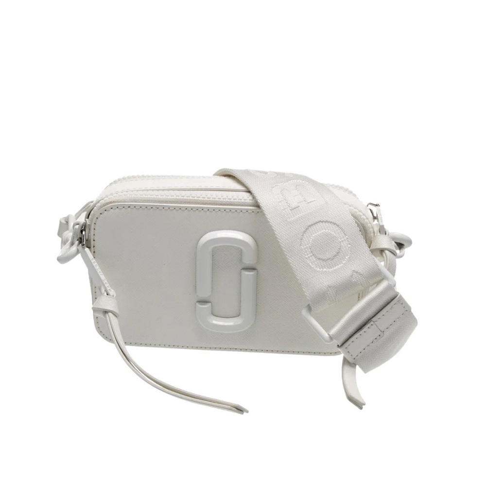 All White Marc Jacobs The Snapshot Camera bag #MarcJacobs #CameraBag #summer